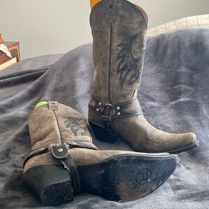 Women’s size 11 Roper boots